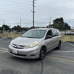 Toyota Sienna Van 