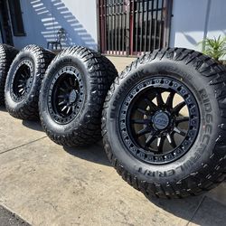 17" LOCK Trail rims w/ 33" Blackhawk RT tires