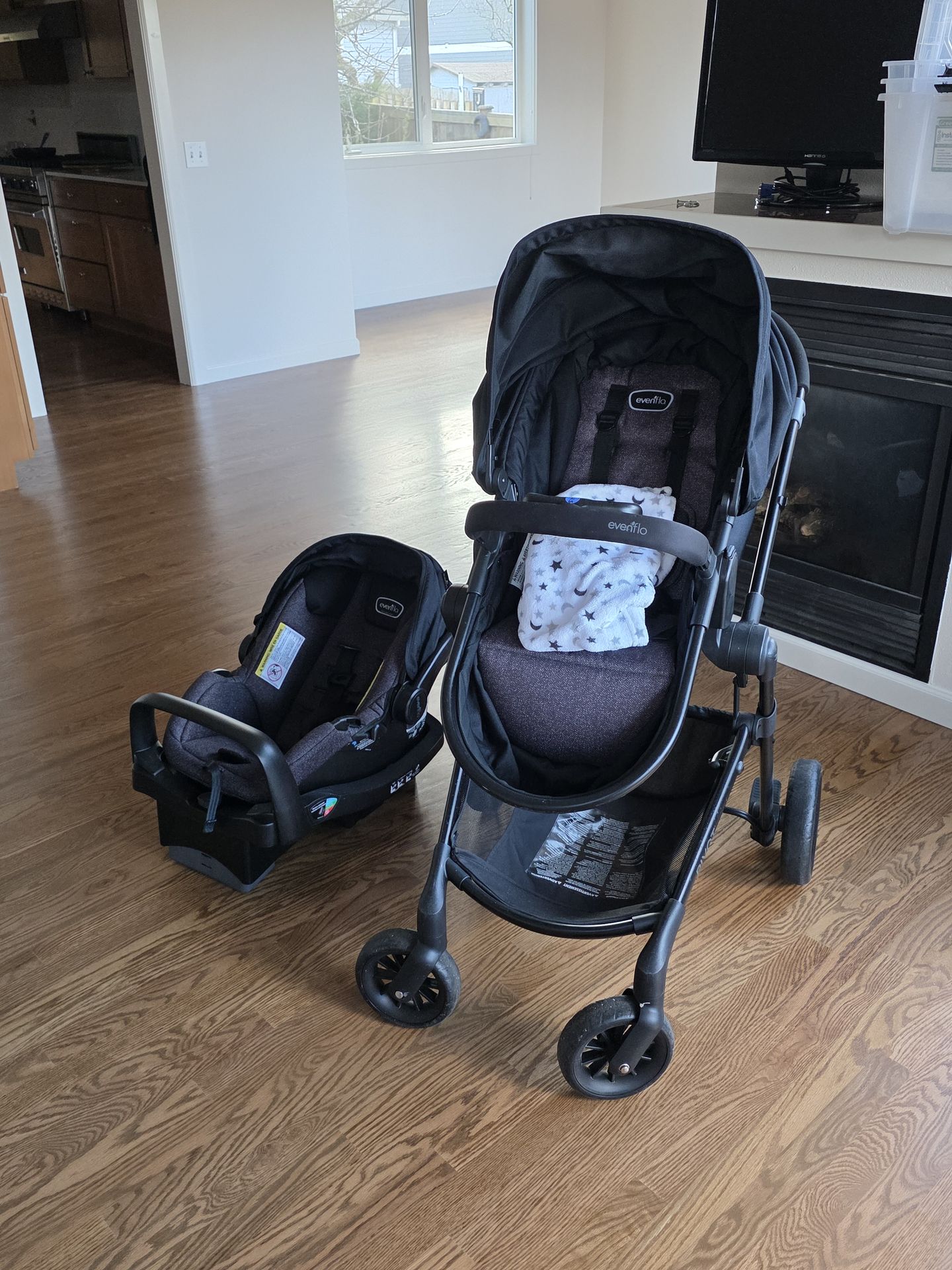 Evanflow stroller and car seat