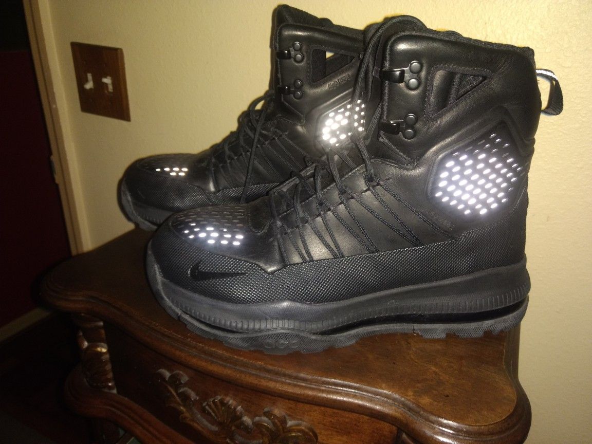 Nike ACG snow boots