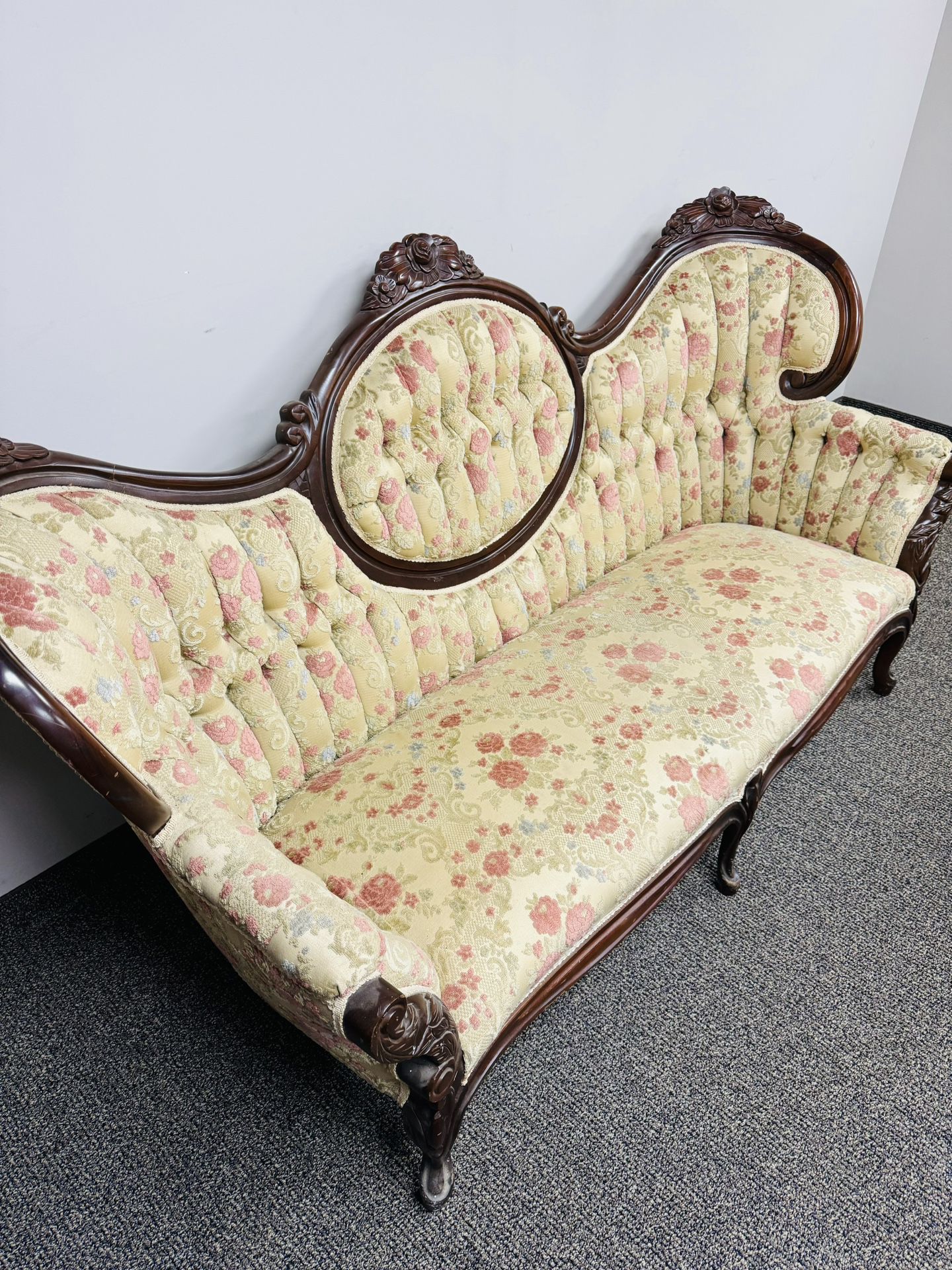 Beautiful Antique Couch Very Good Condition