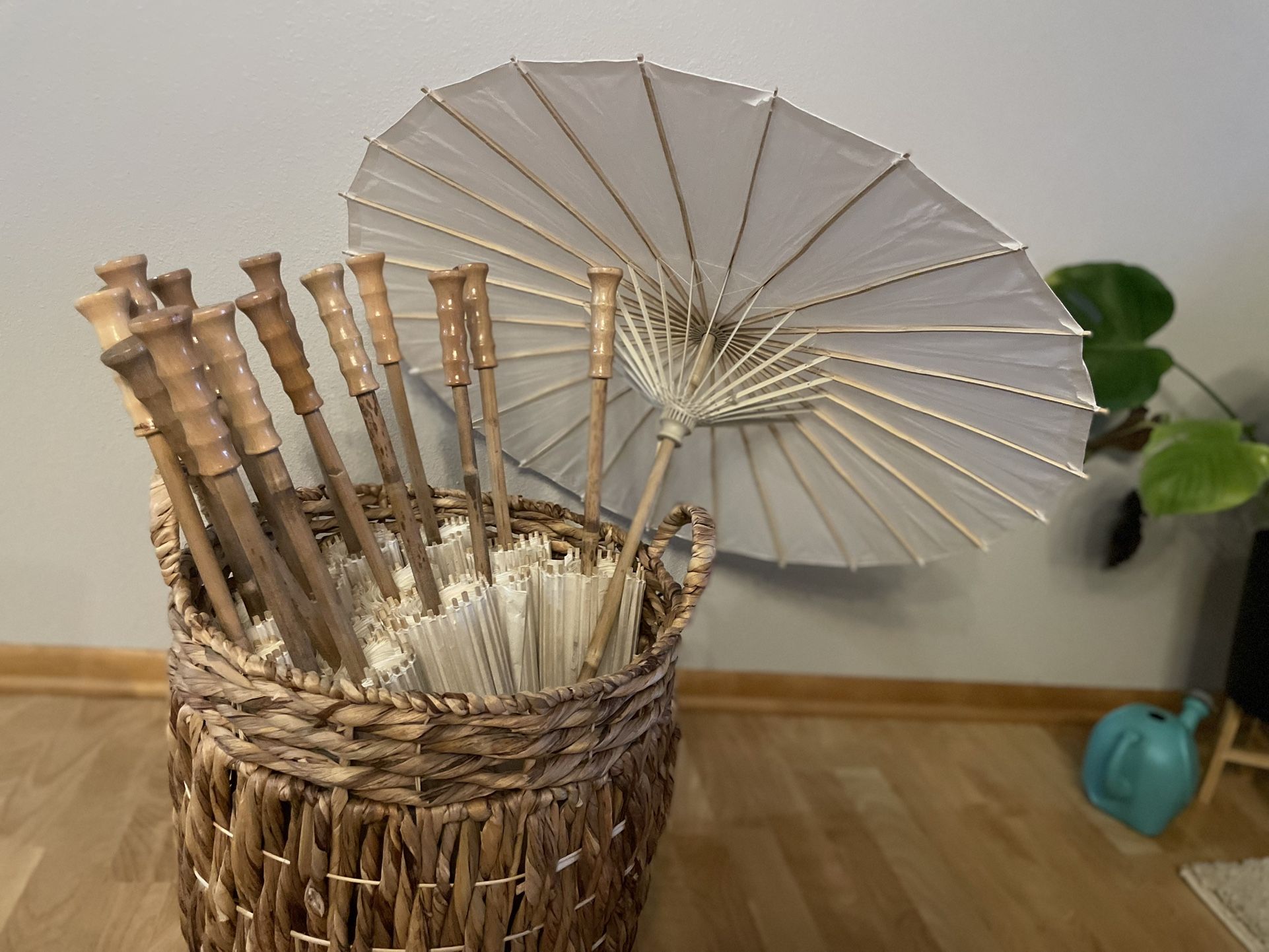 15 Wedding Sun Paper Parasols / Umbrellas
