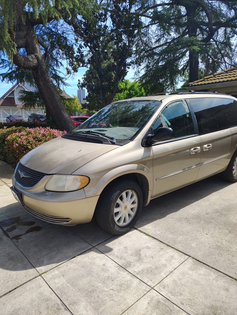2002 Chrysler Town country