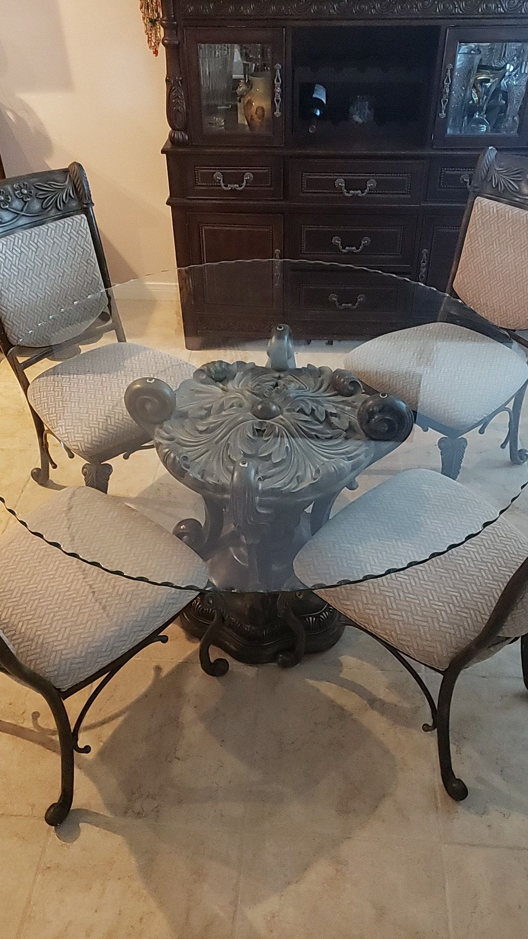 Gorgeous Dinning room/ kitchen table