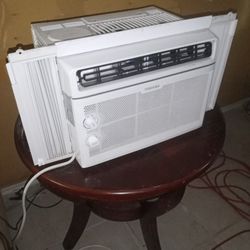 Very Nice Ice Cold Quiet Clean And Smooth Toshiba 5000 BTU AC Unit