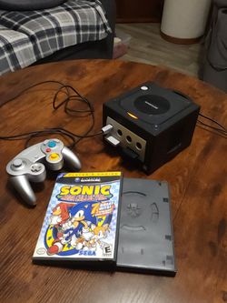 Nintendo GameCube Console Bundle with games/controller/memory cards and cables. Tested and working