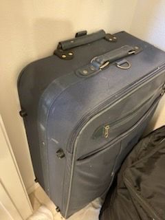 Jumbo Suit case w/wheel and handle pull
