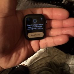 Apple Watch Series 7 45mm GPS – Like New – Charger Included