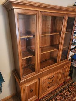 China cabinet dish display