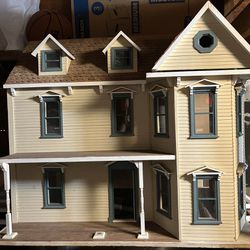 Collectible Doll House 