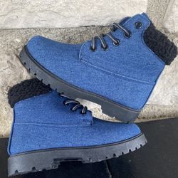 Official Supply kids Boots ( pick up only ) read description for Size