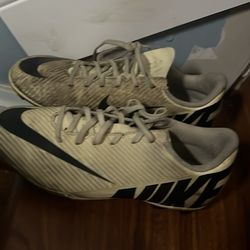 Boys Soccer Cleats Size 3.5