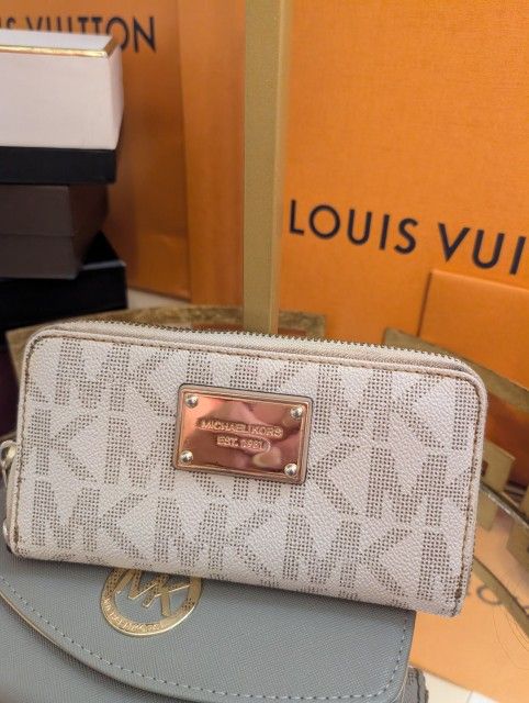 Michael Kors Soft White Wallet