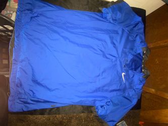 Nike short sleeve with front pockets with zipper