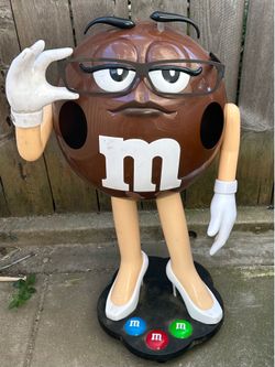 M & M  LADY BROWN DISPLAY