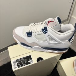 Jordan 4 Navy 