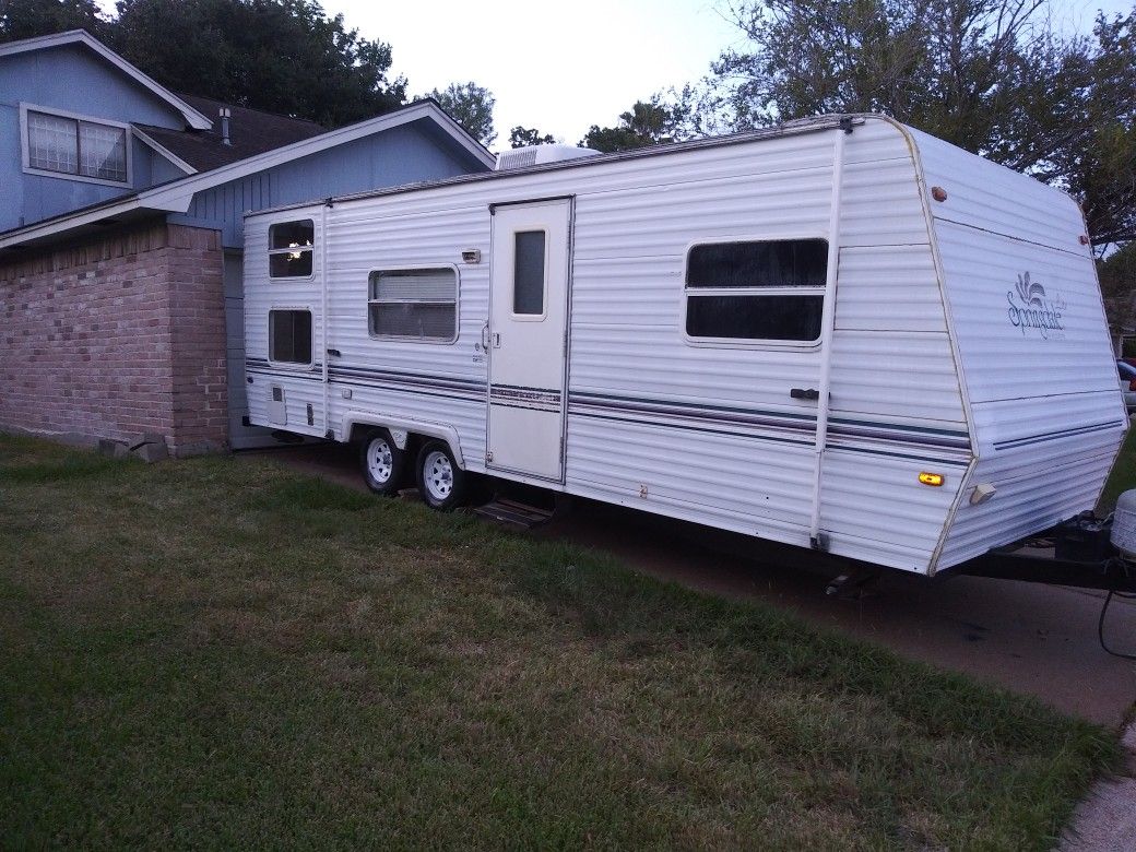 2000 Springdale 28 ft super light fridge stove AC works great no issues water heater everything works full self contain cars are in great shape