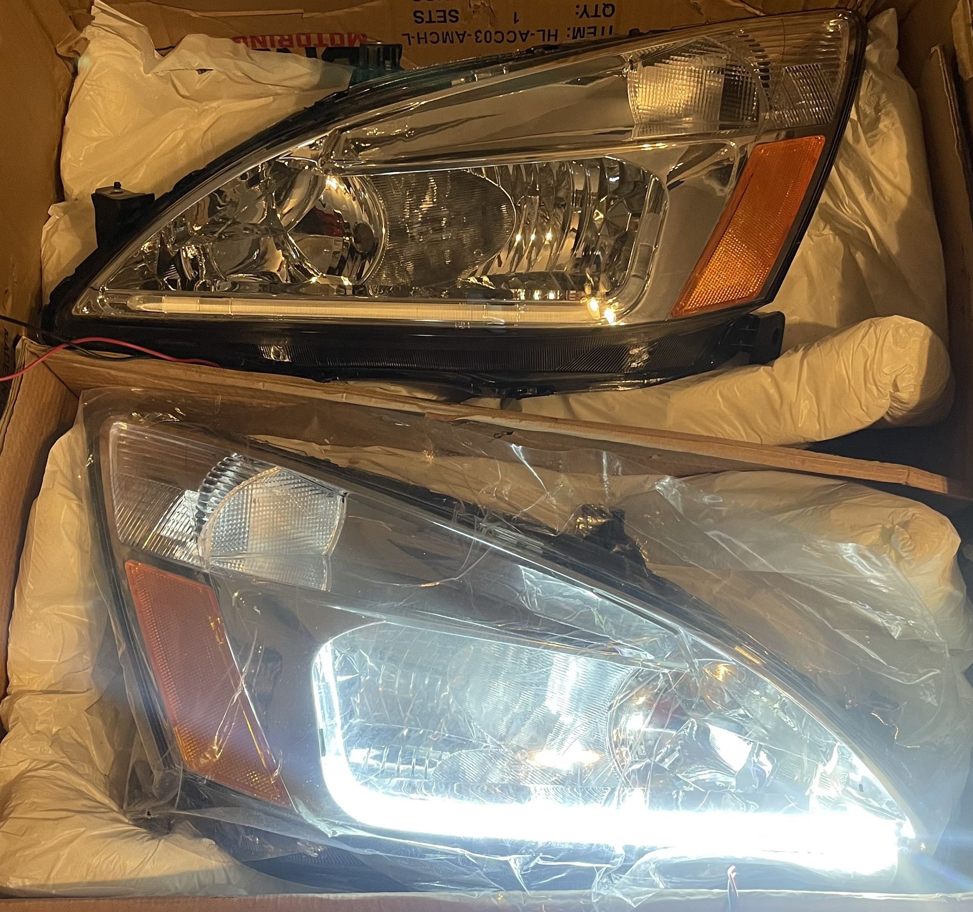 03-07 Honda Accord Chrome Housing And Clear With Amber LED ( Right Side Only Works)  Replacement Pair Headlights Headlamps Luces Farros 