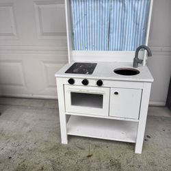 Assembled Kids Cooking Station Used   