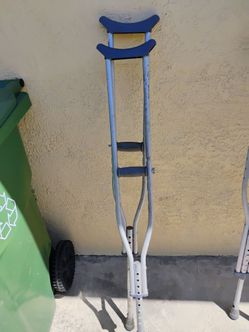 A one size fits all crutches