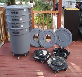 Set of 4 Continental Huskee 32-Gal Commercial Rolling Bins w/ Lids & Wheel Bases