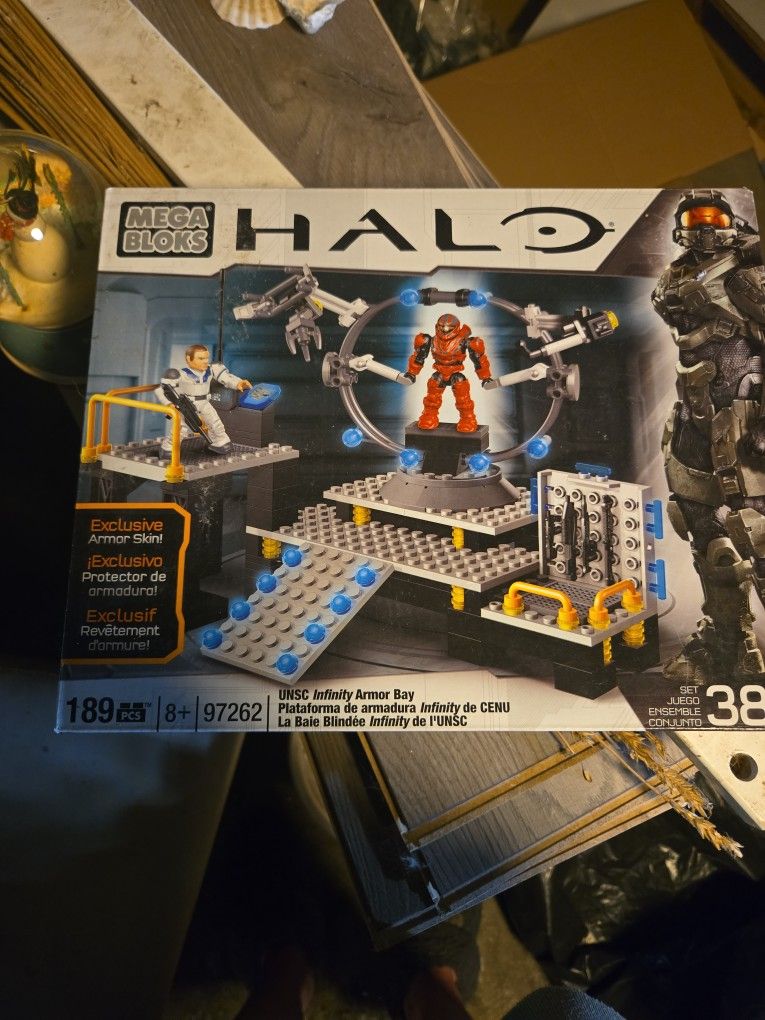 Halo Mega Bloks UNCS Infinity Armor Bay 97262