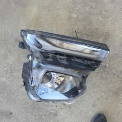 21-23 Chevy Traverse Headlight Oem