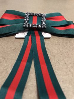 Collar brooches