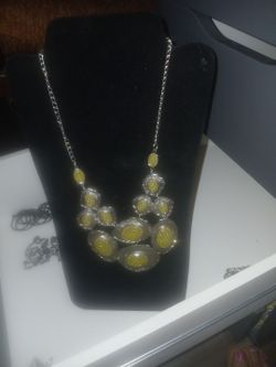 Silver necklace with lite  🍋