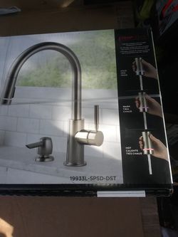 Delta Trask with Tempsense Spotshield Stainless 1-Handle Deck Mount Pull-Down Handle/Lever Kitchen Faucet (Deck Plate Included) 19933L-SPSD-DST