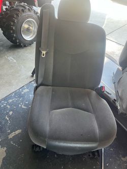 Super clean seats 2006 Siverado 4 door with center counsel