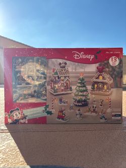 Disney Holiday Christmas Village 13 PC Lighted Musical Set Mickey Minnie Pluto Brand New
