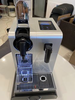 Excellent Condition De'Longhi Nespresso EN750MB Lattissima Pro Original Espresso Machine With Frother Retails $650