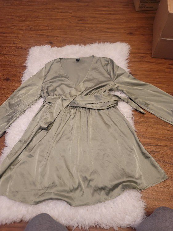HUGE SALE 🔥 🔥 🔥 🔥 shein size medium cute olive green dress
