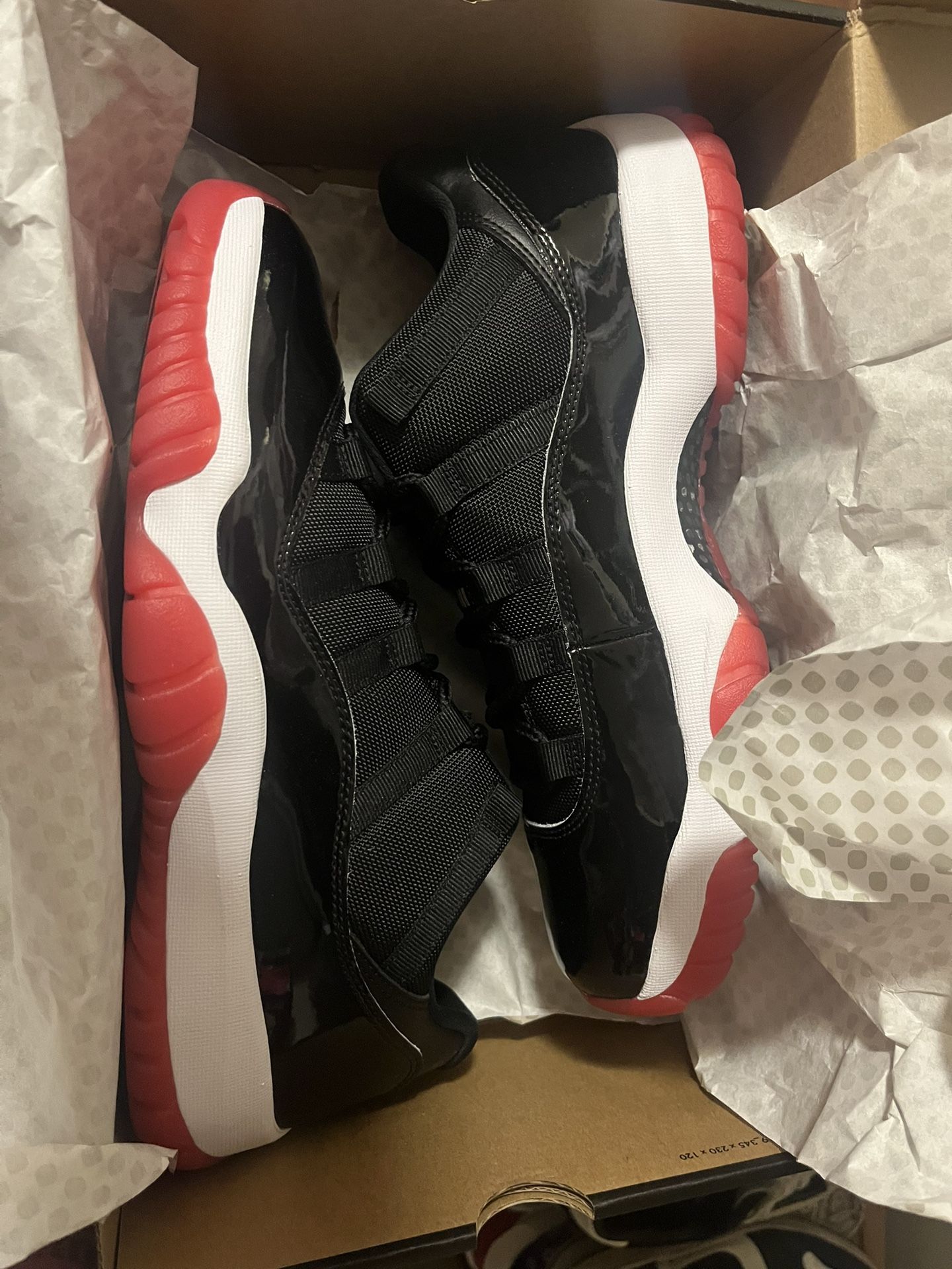Jordan 11 Low Bred