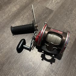 Like New Penn Jig master 75$  With Up Extra Handle. 