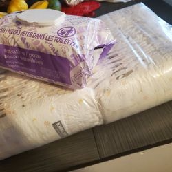 DIAPERS SIZE 4 +WIPES