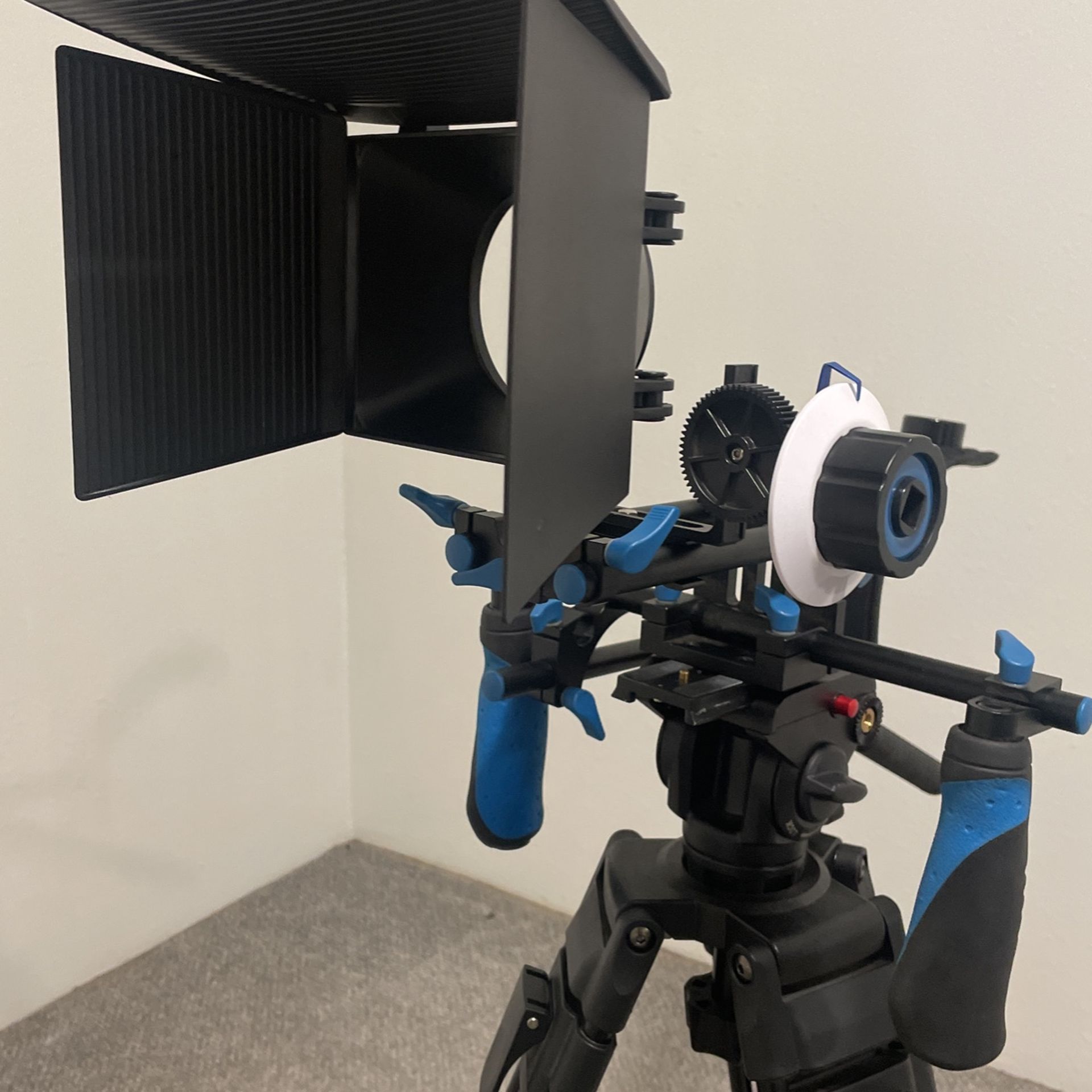 Neewer Matte box for Sale in Seattle, WA OfferUp