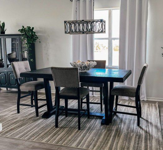 Counter Height Dining Set With 4 Matching Chairs 