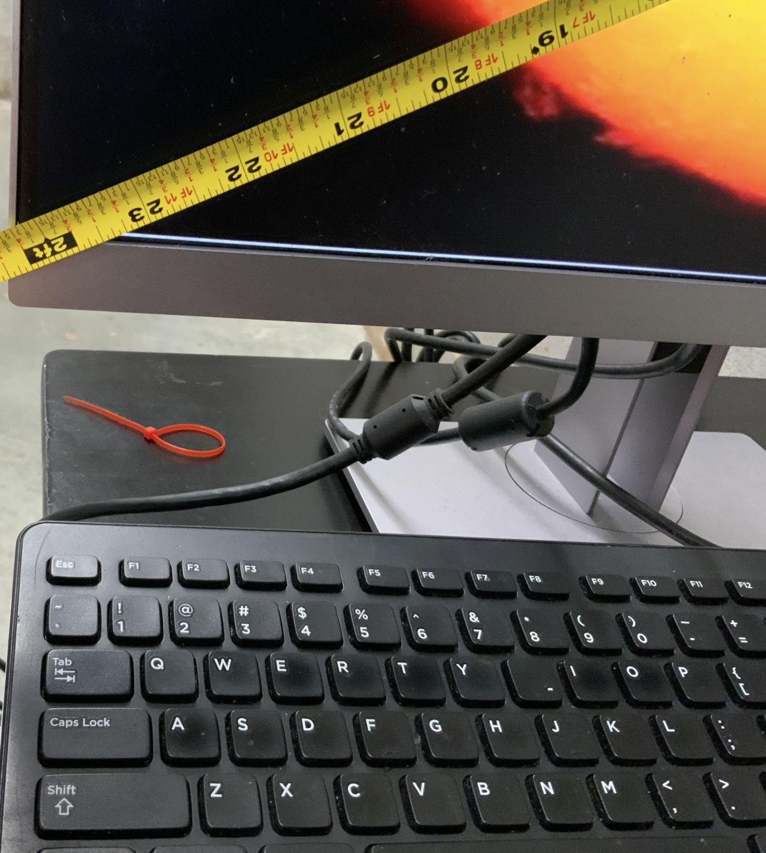 π§ββοΈ HP Business 23.8" Full HD LED LCD Monitor. Tilt, Swivel, Pivot and Adjust the Height... Value $150