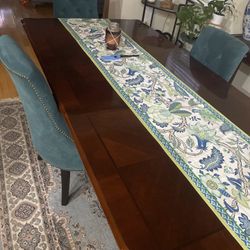 Mahogany Dinning Table Sits 6