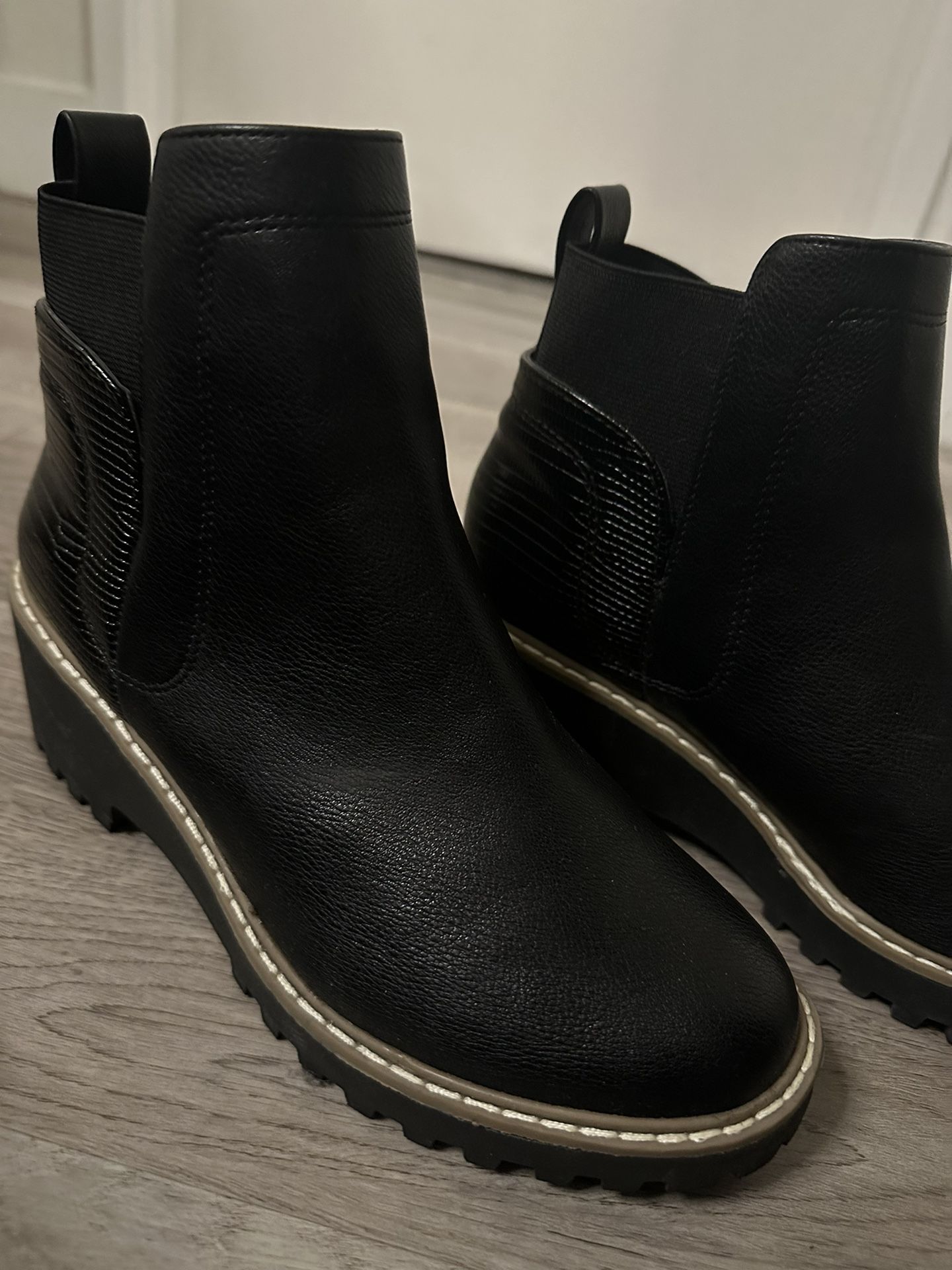 Black ankle boots size 7