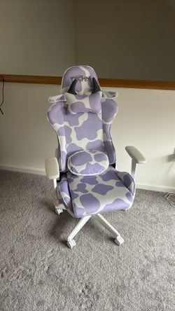 3 Week Old Super Cute Gaming Chair