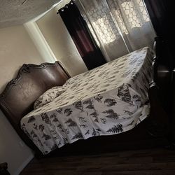 100% Wood Bedroom Set Mattress Included