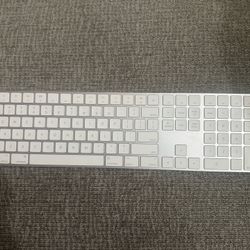 Apple Keyboard