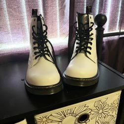 Dr. Martens 