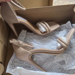 5.5 Beige Steve Madden