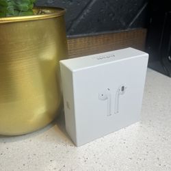 AirPods 2nd Gen With Wireless Charging Case