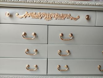 Beautiful heavy dresser