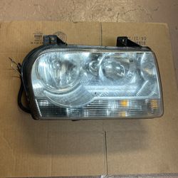 ‘05- 2010 CHRYSLER 300: HEADLIGHT 